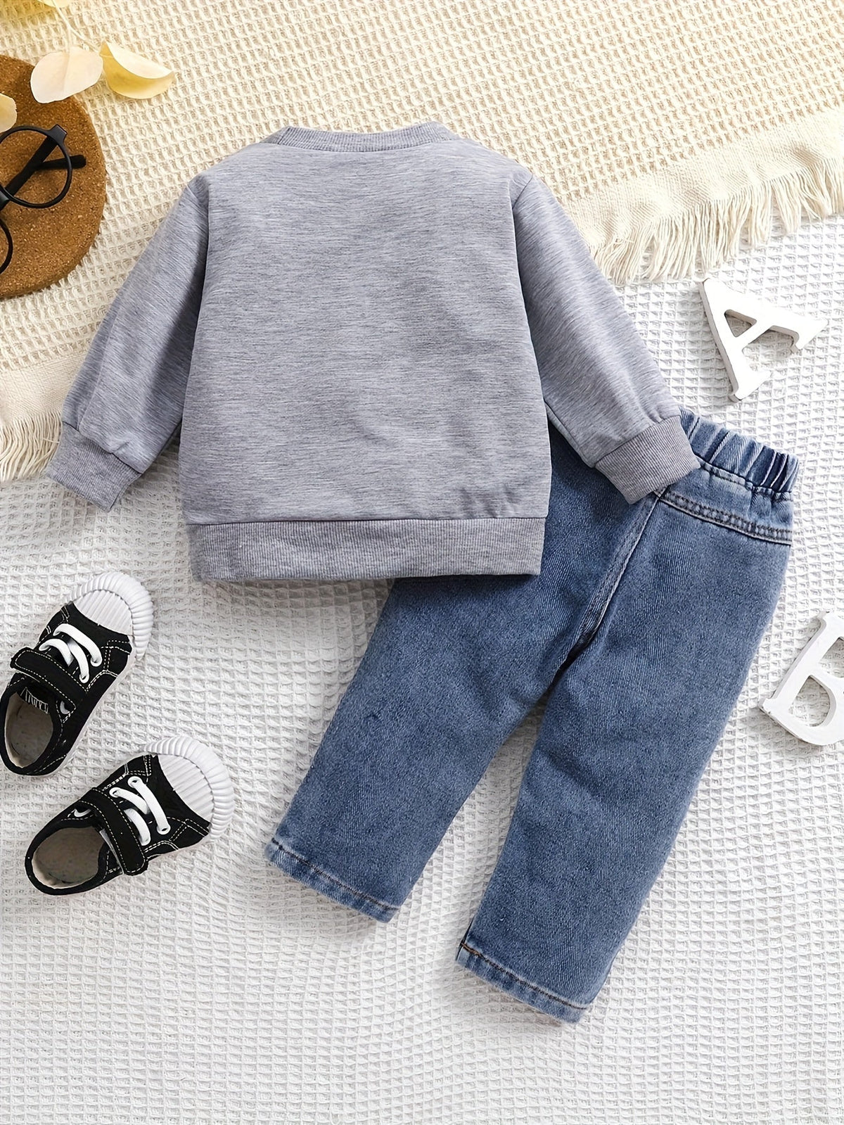 2-Piece Boys' Long-Sleeve Letter Sweatshirt & Ripped Jeans Set - Casual Fall/Winter Outdoor Outfit for Baby Boys 0-3 Years (0-36 Months)