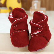 Fleece Stay-On Baby Booties with Snaps – Burgundy