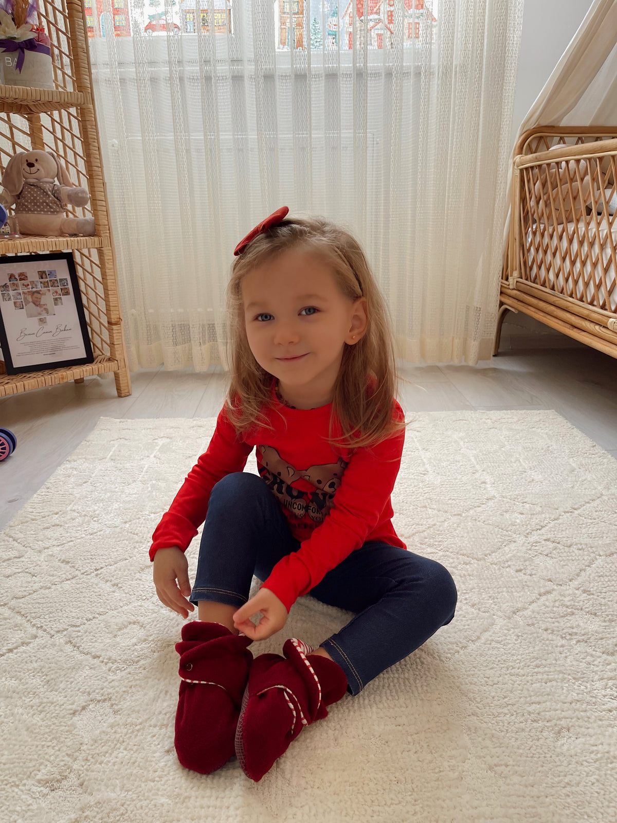 Fleece Stay-On Baby Booties with Snaps – Burgundy