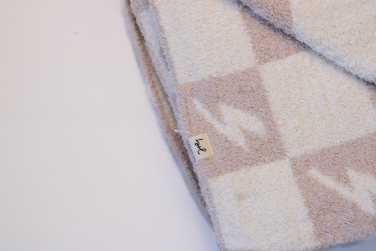 Levi Print | Plush Luxe Blanket