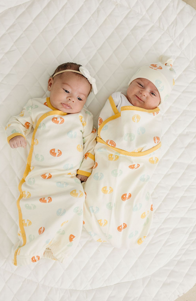 Organic Cotton Baby Blanket – GOTS Certified Swaddle Blanket – Smiley Bolts
