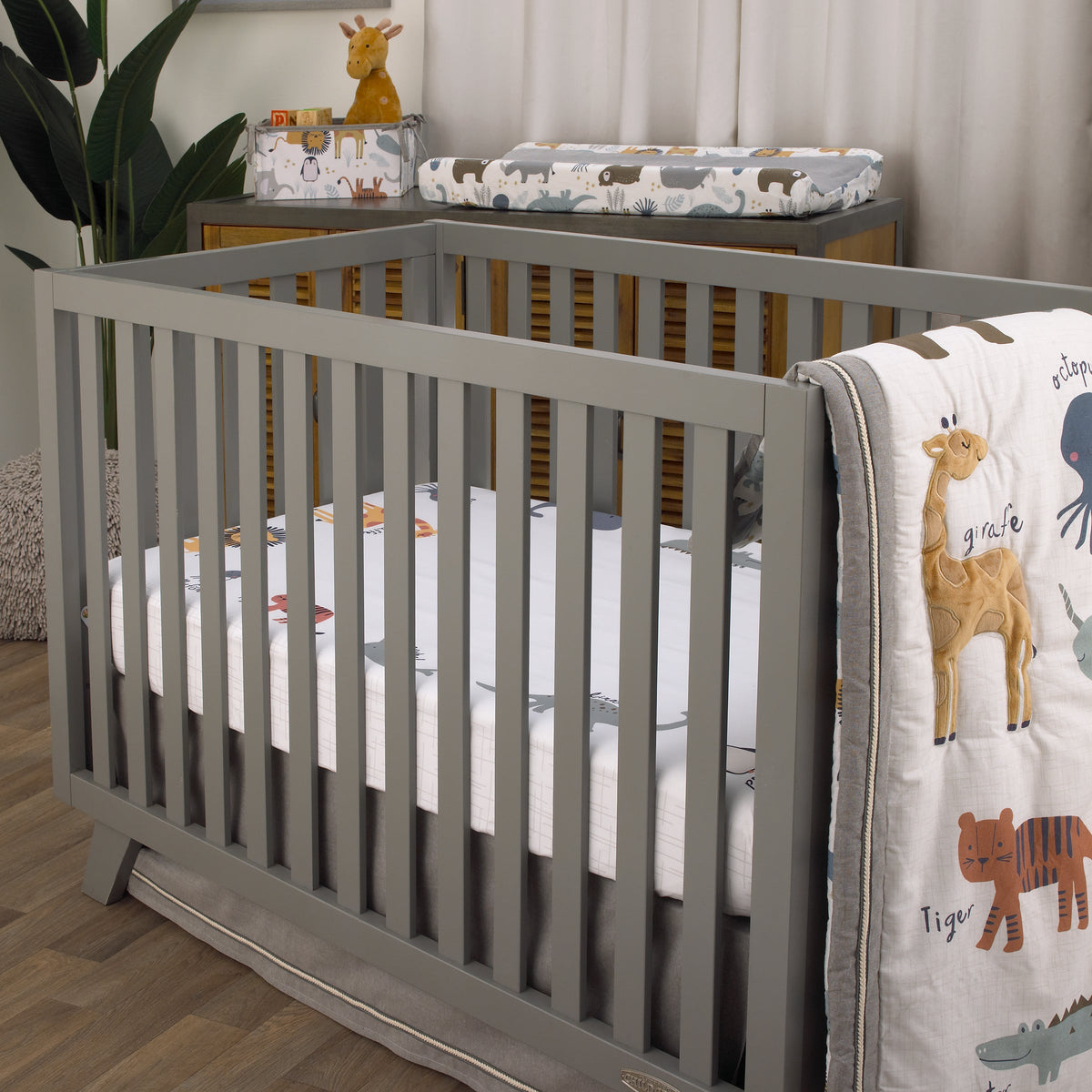 Zoo Animals Multi Character 100% Cotton Photo Op Fitted Crib Sheet